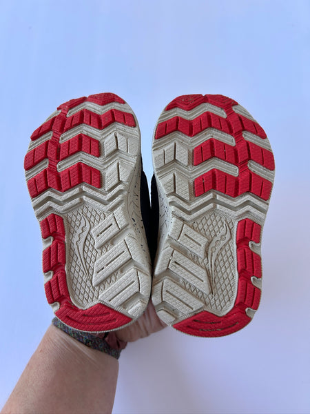 NEW Saucony Blue and Red Runners • 5.5c
