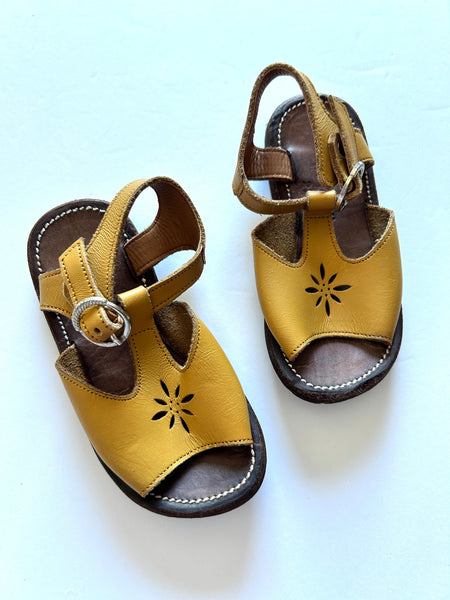 Humble Soles Leather Sandals • 6c (22)