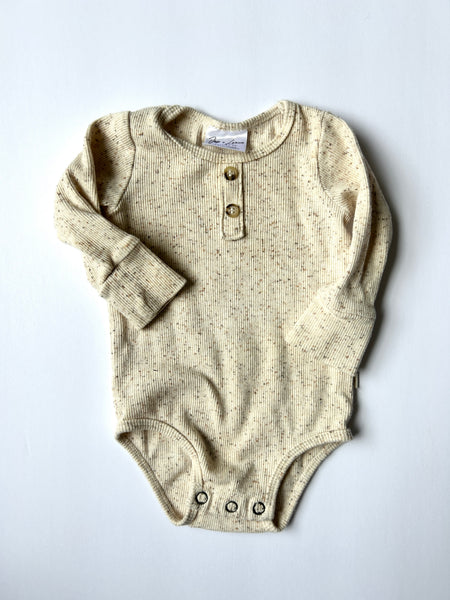 Jax and Lennon Ribbed Cream Fleckled Long Sleeve Bodysuit • 0-6 months