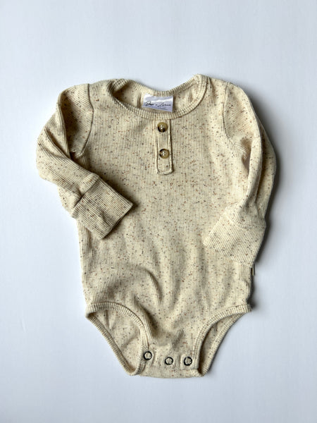 Jax and Lennon Ribbed Cream Fleckled Long Sleeve Bodysuit • 0-6 months
