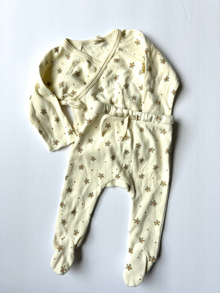 Quincy Mae 2pc White and Brown Floral Kimono Top + Footie Pants Set • 0-3 months