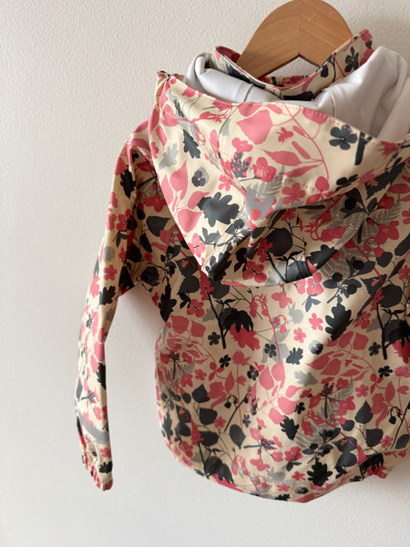 Helly Hansen Pink and Grey Floral Rainjacket • 4-5 years