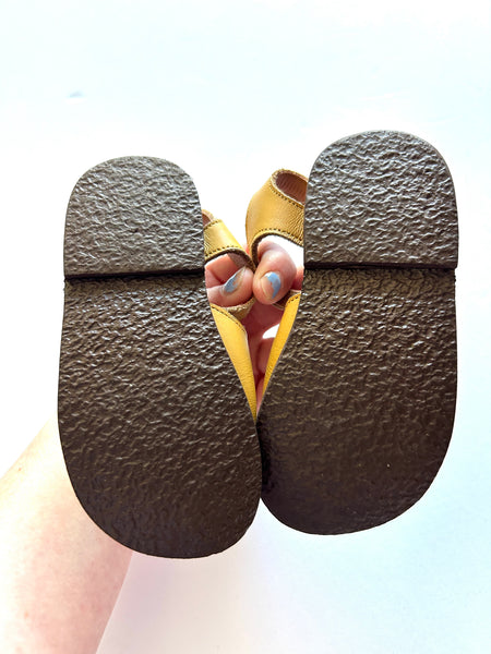 Humble Soles Leather Sandals • 6c (22)