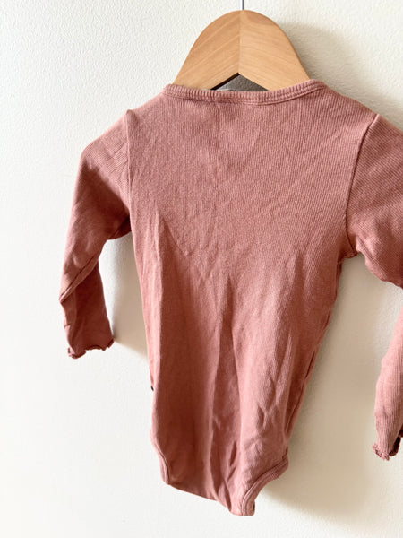 Wheat Ribbed Ruffle Onesie • 12-18 months