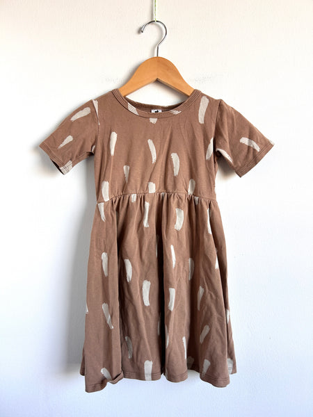 Little and Lively Brown Short Sleeve Dress • 5-6 years