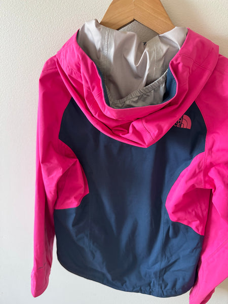 The North Face Pink and Navy Rainjacket • 5-6 years