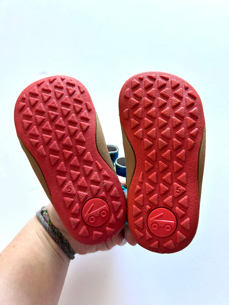 NEW See Kai Run x Very Hungry Caterpillar Velcro Sandals • 5c