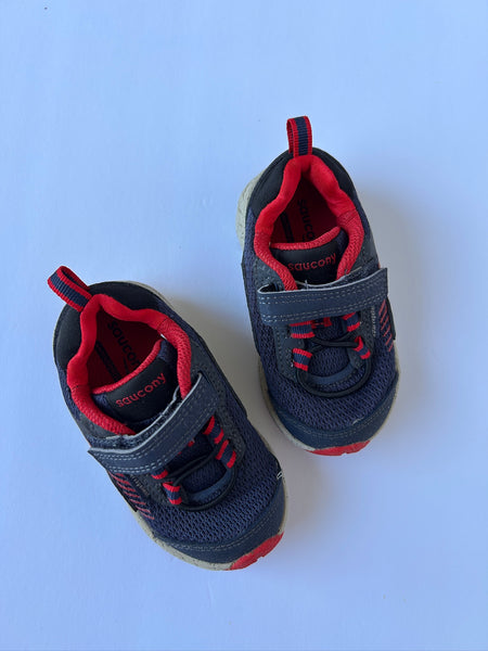 NEW Saucony Blue and Red Runners • 5.5c