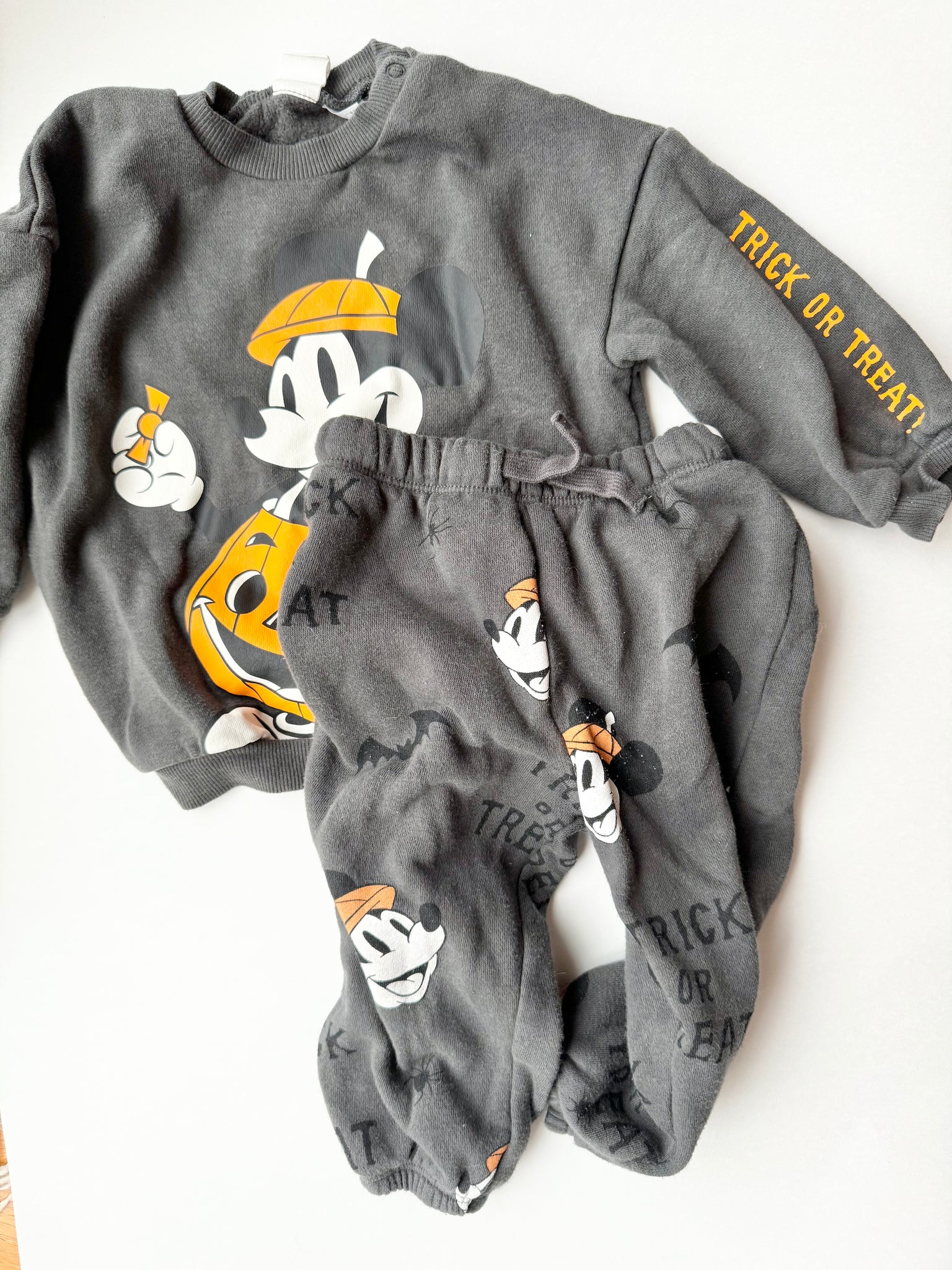 H&M x Disney Sweatsuit • 6-12 months