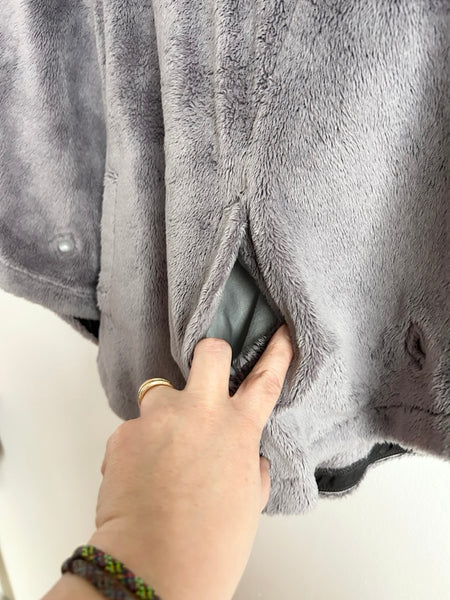 The North Face Oso Grey Fuzzy Poncho • 8-12 years