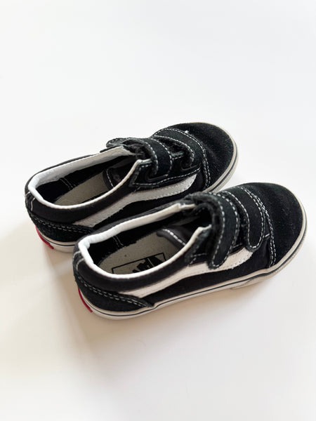 Vans Black and White Low Top Velcro Shoes • 8c