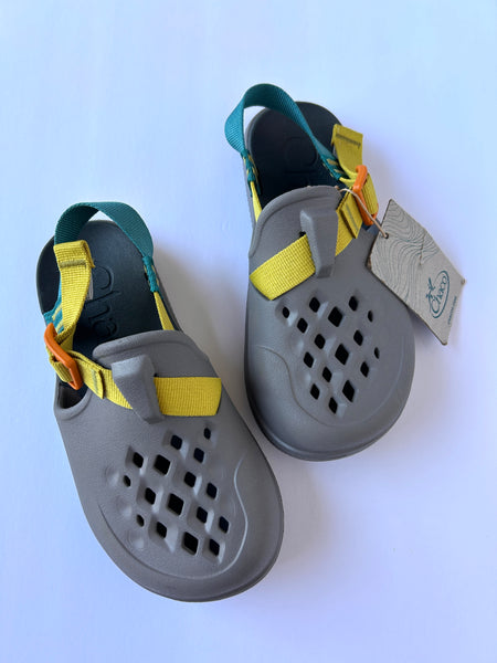 NEW Chaco Grey Plastic Clogs "Chillos" • 2y