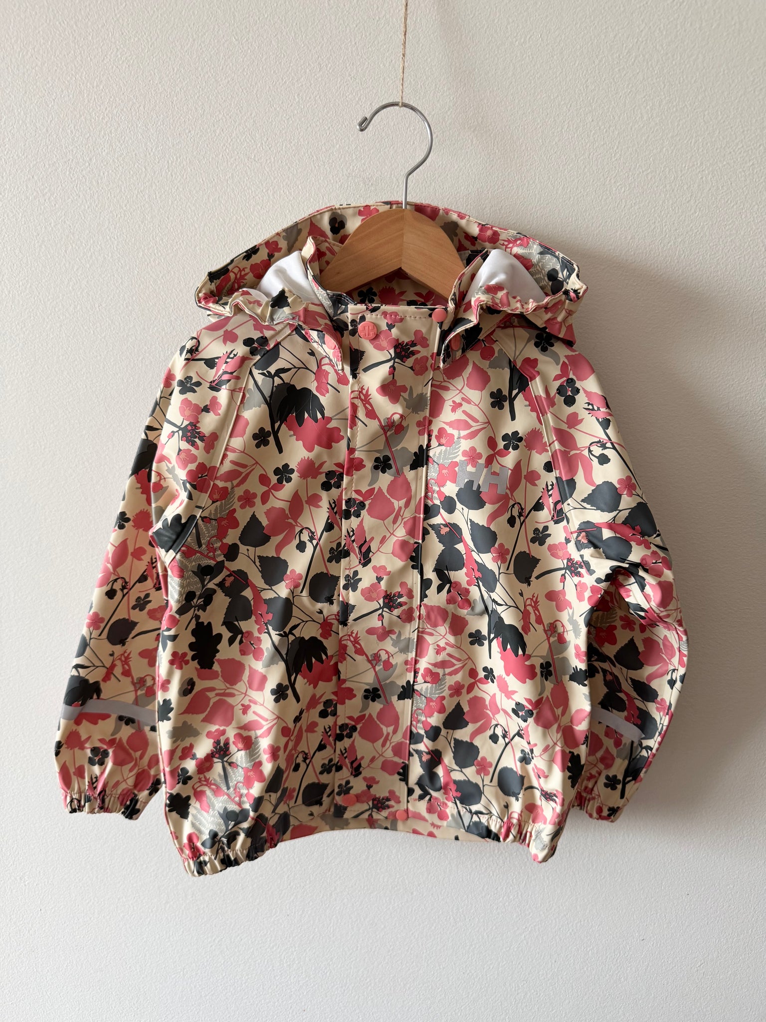Helly Hansen Pink and Grey Floral Rainjacket • 4-5 years