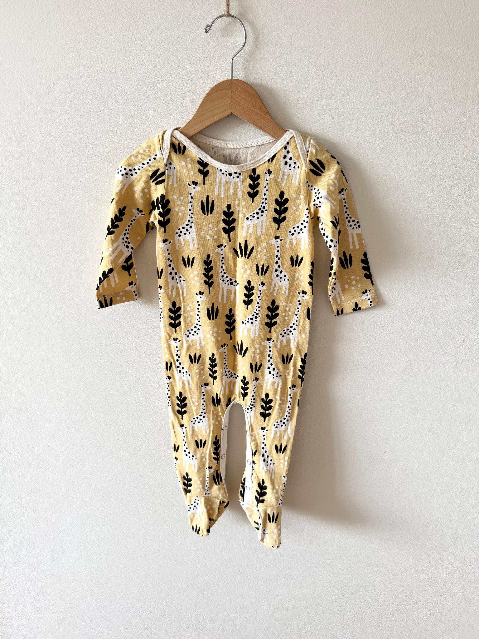 NEW Winter Water Factory Yellow Giraffes Romper • 6-12 months