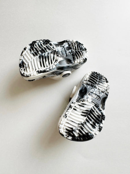 NEW Crocs Black and White Tie Dye • 4c