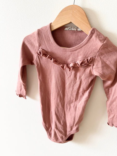 Wheat Ribbed Ruffle Onesie • 12-18 months