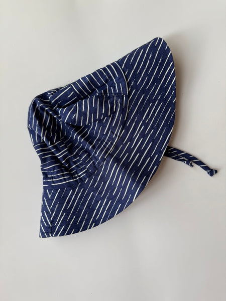 Jan and Jul Blue and White Bucket Hat • 6-24 months (medium)
