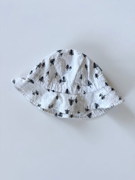 Jan and Jul White Bucket Hat with Trees • 3-9 months
