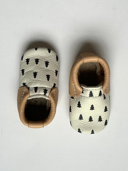 Heyfolks Tiny Leather Mocs with Trees • 2c (4.25" long)