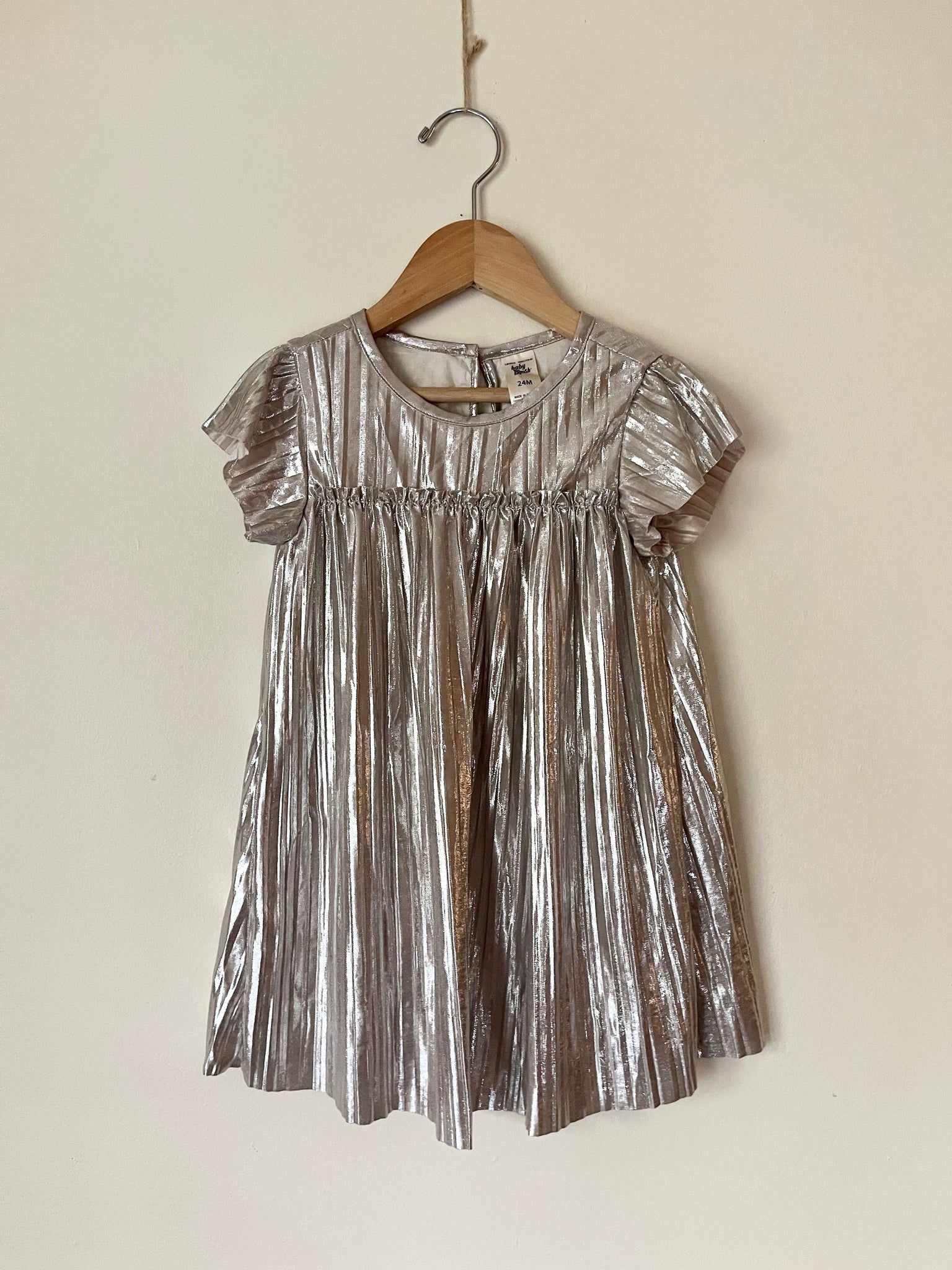 OshKosh Silvery Short Sleeve Pleated Dress • 2-3 years