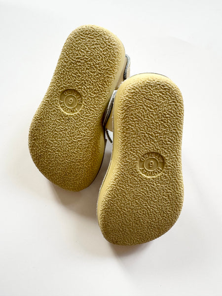 NEW Saltwater Sandals Gold Swimmers • 6c