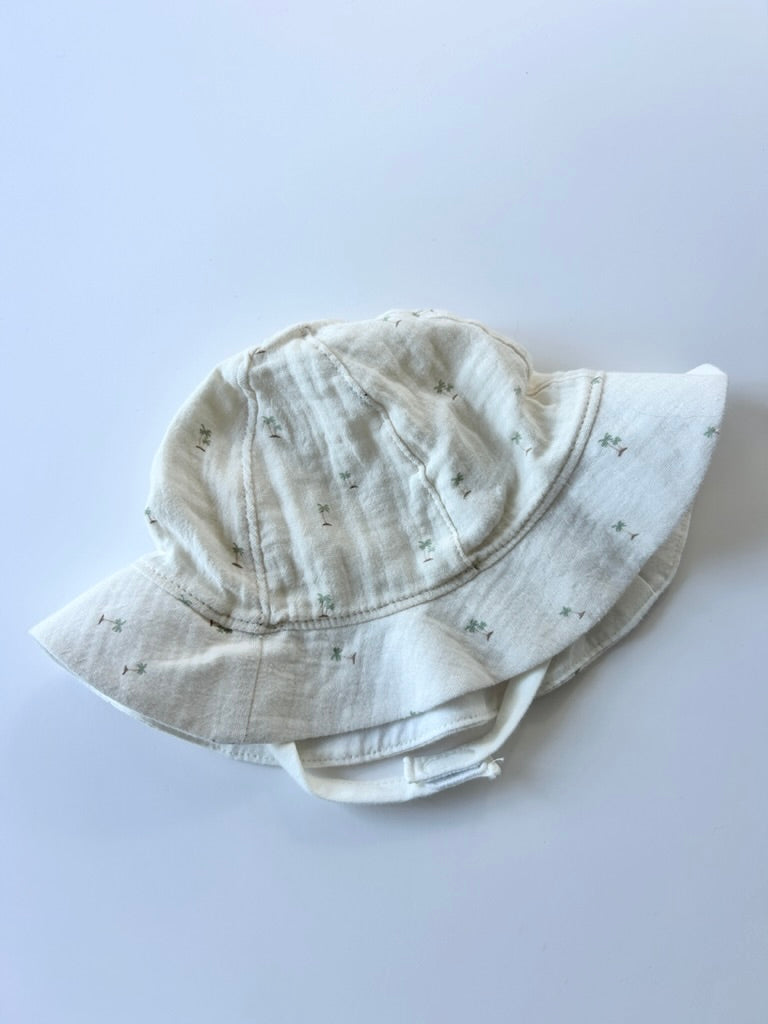 F&F White Palm Trees Bucket Hat • 1-2 years *