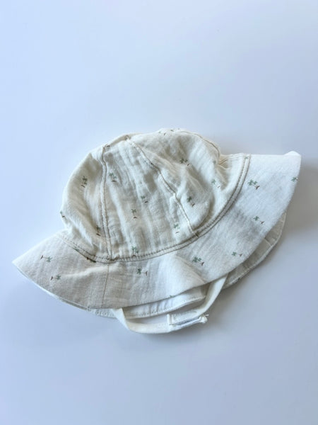 F&F White Palm Trees Bucket Hat • 1-2 years *