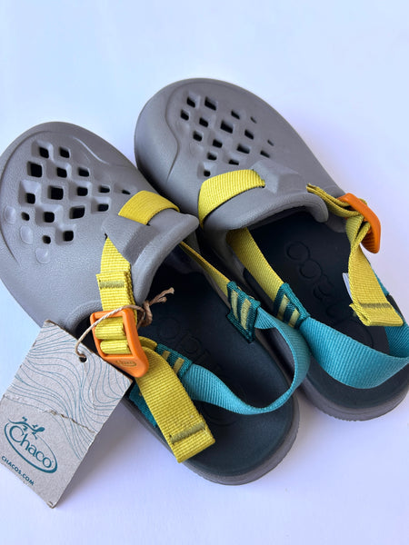 NEW Chaco Grey Plastic Clogs "Chillos" • 2y