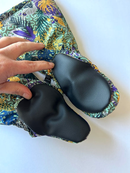 NEW Burton Long Snow Mittens Green • 5-6 years