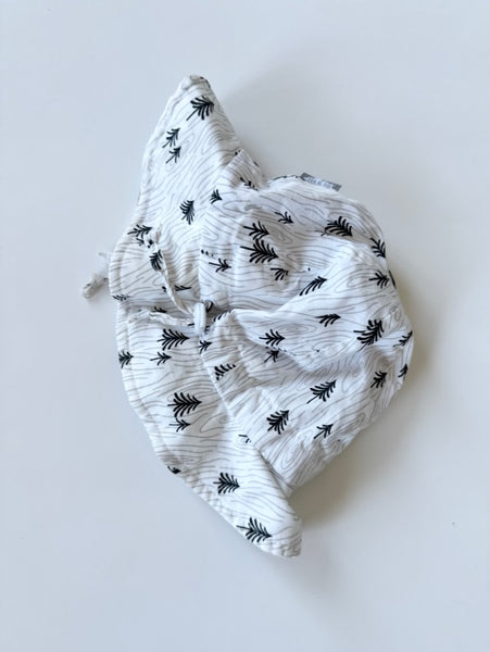 Jan and Jul White Bucket Hat with Trees • 3-9 months