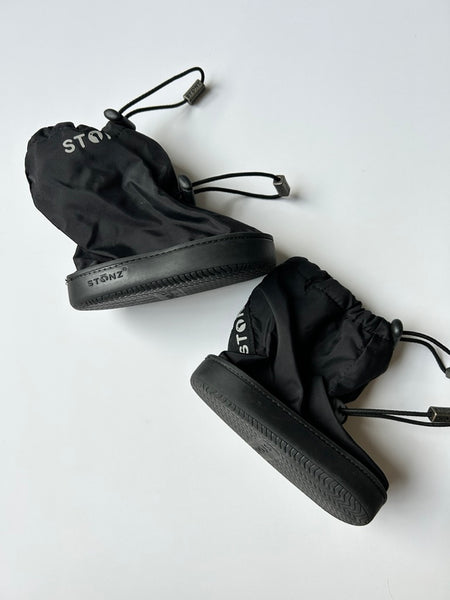 Stonz Black Fleece Lined Waterproof Booties • 5c/6c (Large)