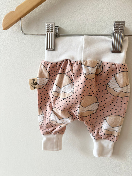 Hoppidi Creme Puff Pants • Newborn