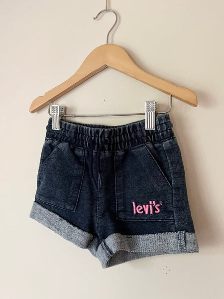 Levi's Cotton Shorts • 5 years