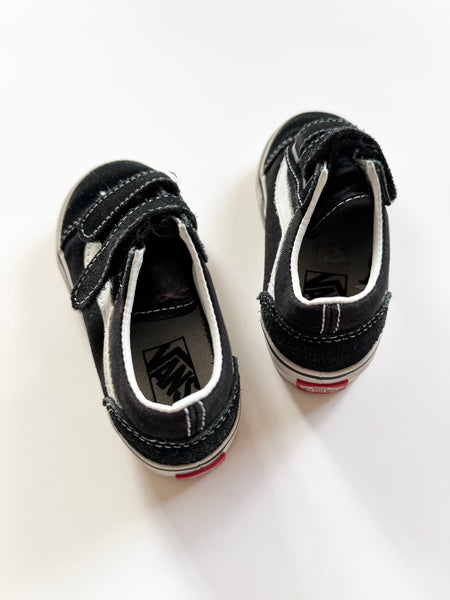 Vans Black and White Low Top Velcro Shoes • 8c