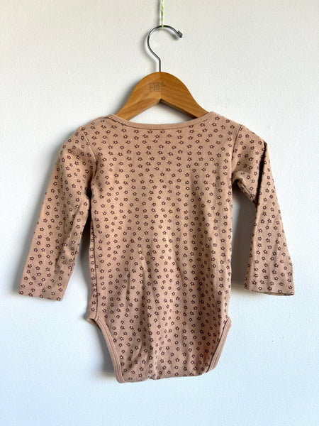 Quincy Mae Muted Blush Brown Daisy Long Sleeve Onesie • 12-18 months