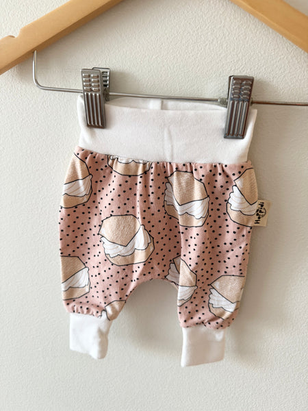 Hoppidi Creme Puff Pants • Newborn