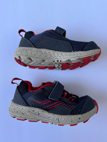 NEW Saucony Blue and Red Runners • 5.5c