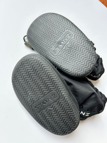 Stonz Black Fleece Lined Waterproof Booties • 5c/6c (Large)