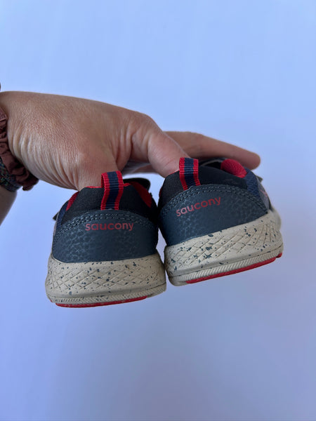 NEW Saucony Blue and Red Runners • 5.5c