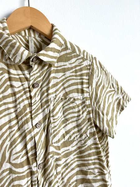 Rylee and Cru Short Sleeve Tan and Cream Button Up Shirt • 6-7 years