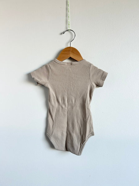 Mebie Baby Ribbed Tan Onesie • 12-18 months