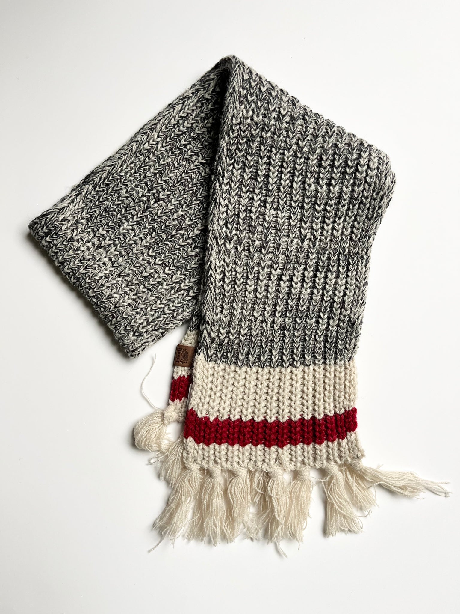 NEW Roots Salt and Pepper Cabin Knit Scarf