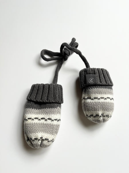 Calikids Infant Mittens with String • 0-6 months