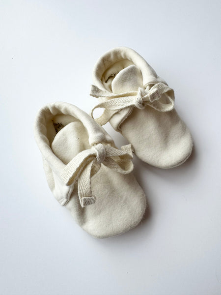Quincy Mae Teeny Tiny Cream Soft Booties • 3-6 months