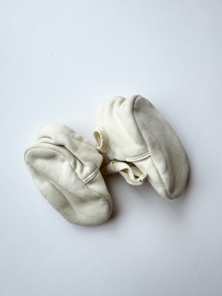 Quincy Mae Teeny Tiny Cream Soft Booties • 3-6 months