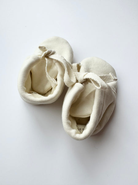 Quincy Mae Teeny Tiny Cream Soft Booties • 3-6 months