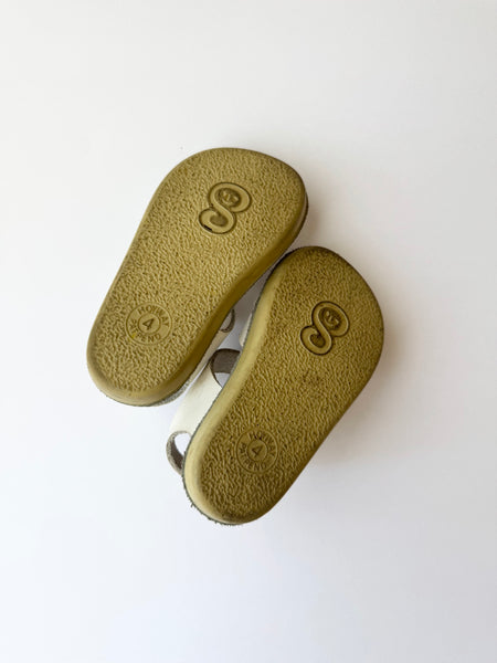 Saltwater Sandals Swimmers White • 4c