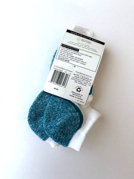 NEW Bonds Sport Socks • 5-7 years