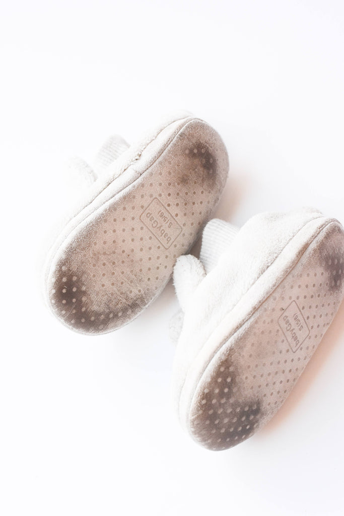 Baby gap hot sale slippers